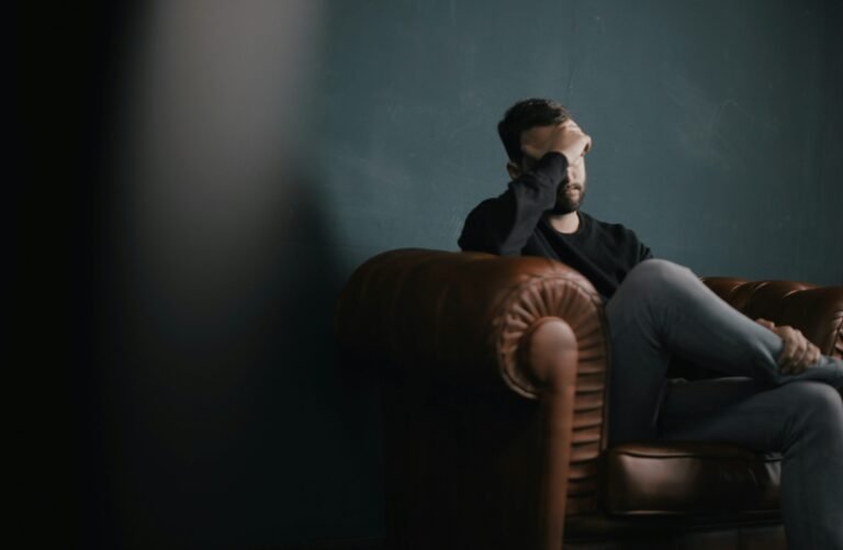 Choosing the Right Clinical Depression Therapist Online